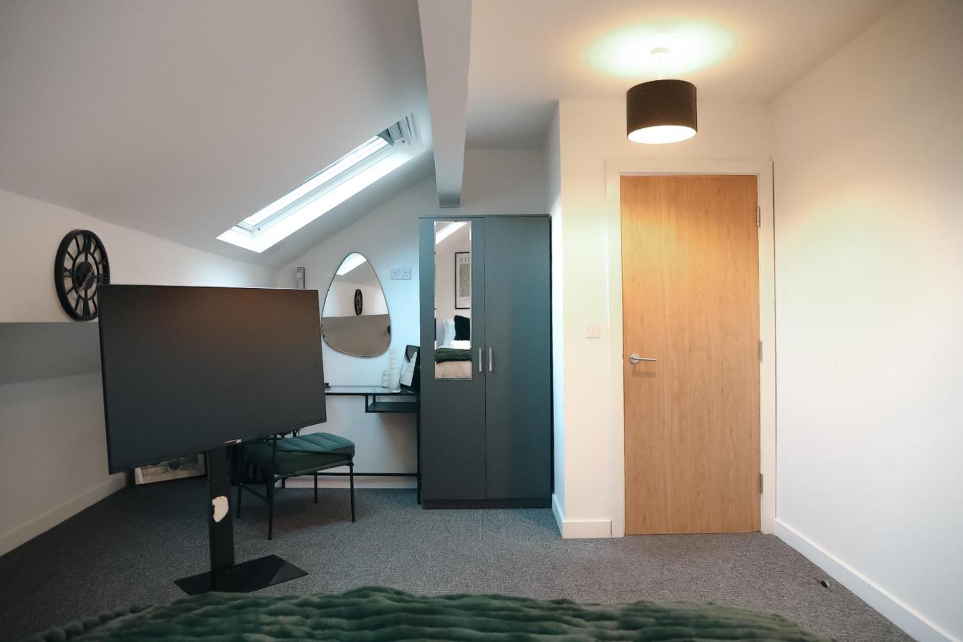 1 Bedroom Bradford Centre Foster Square Apartment *